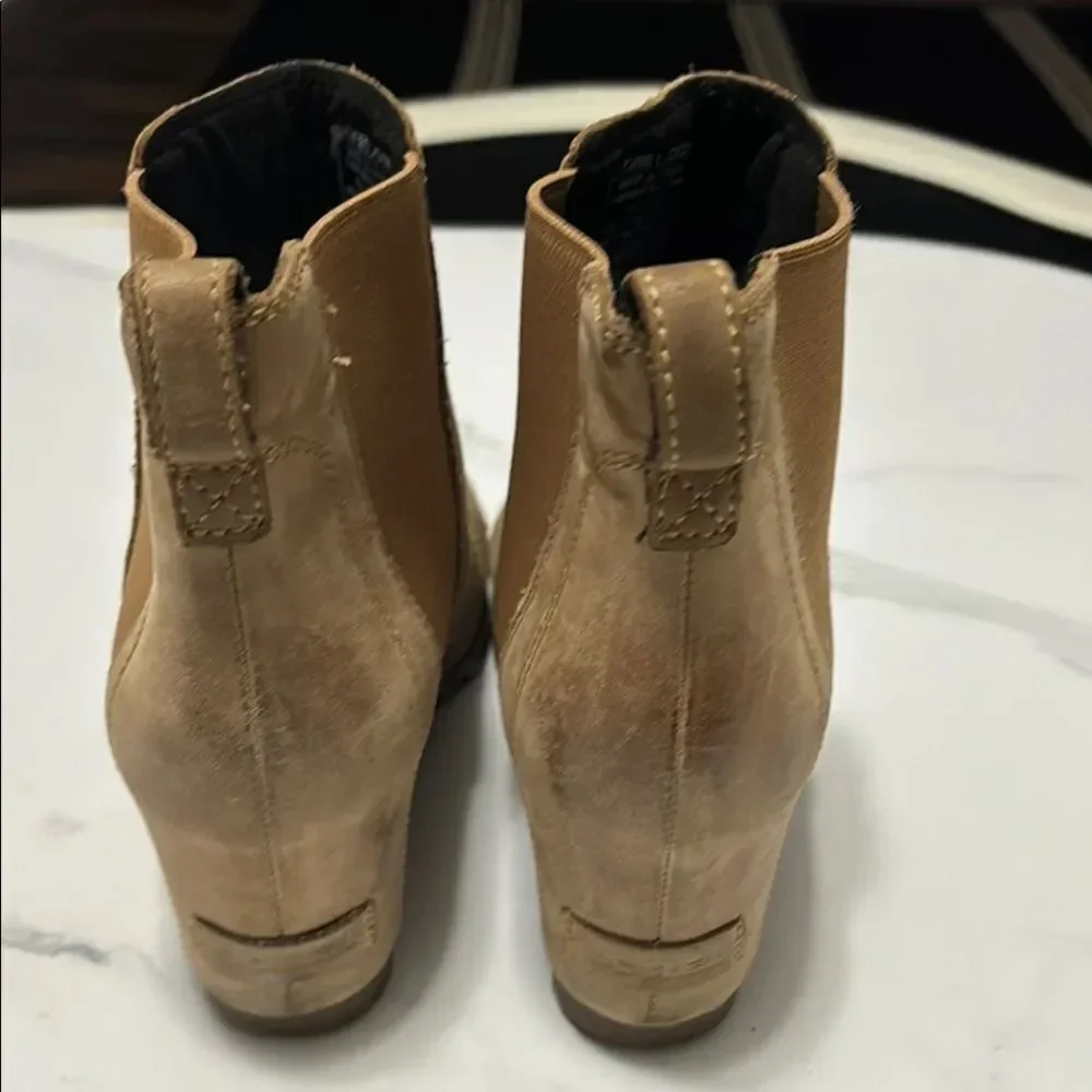 Sorel Tan wedge ankle boots with elastic panels and soft suede material